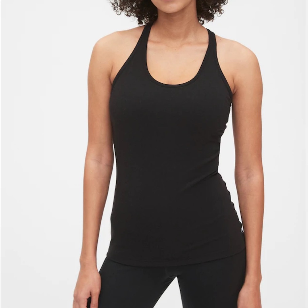 🆕 GapFit Breathe Rib Shelf Tank-Size Large